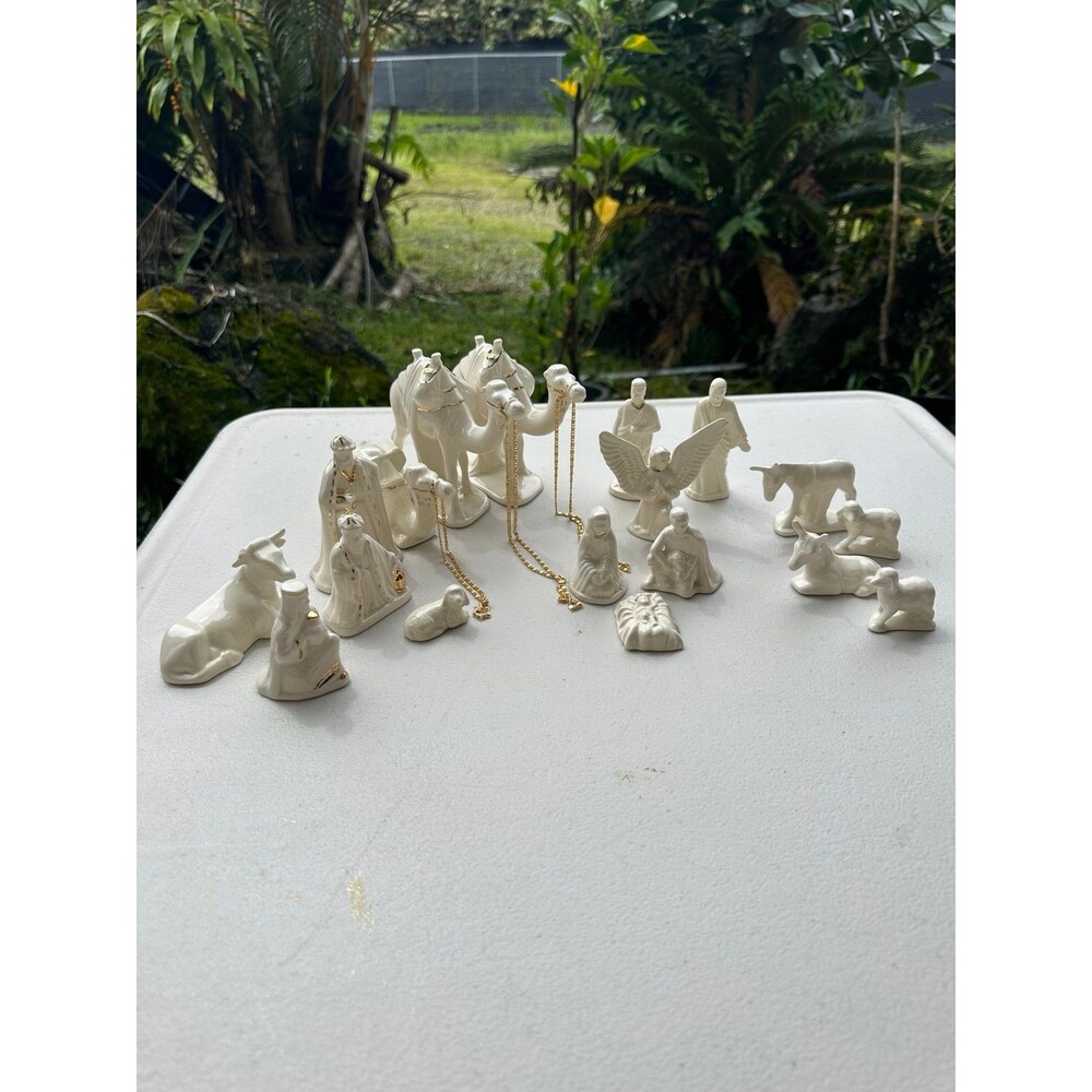 Vintage White Gold Trim Accents 18 Piece Glazed Porcelain Ceramic Nativity Set